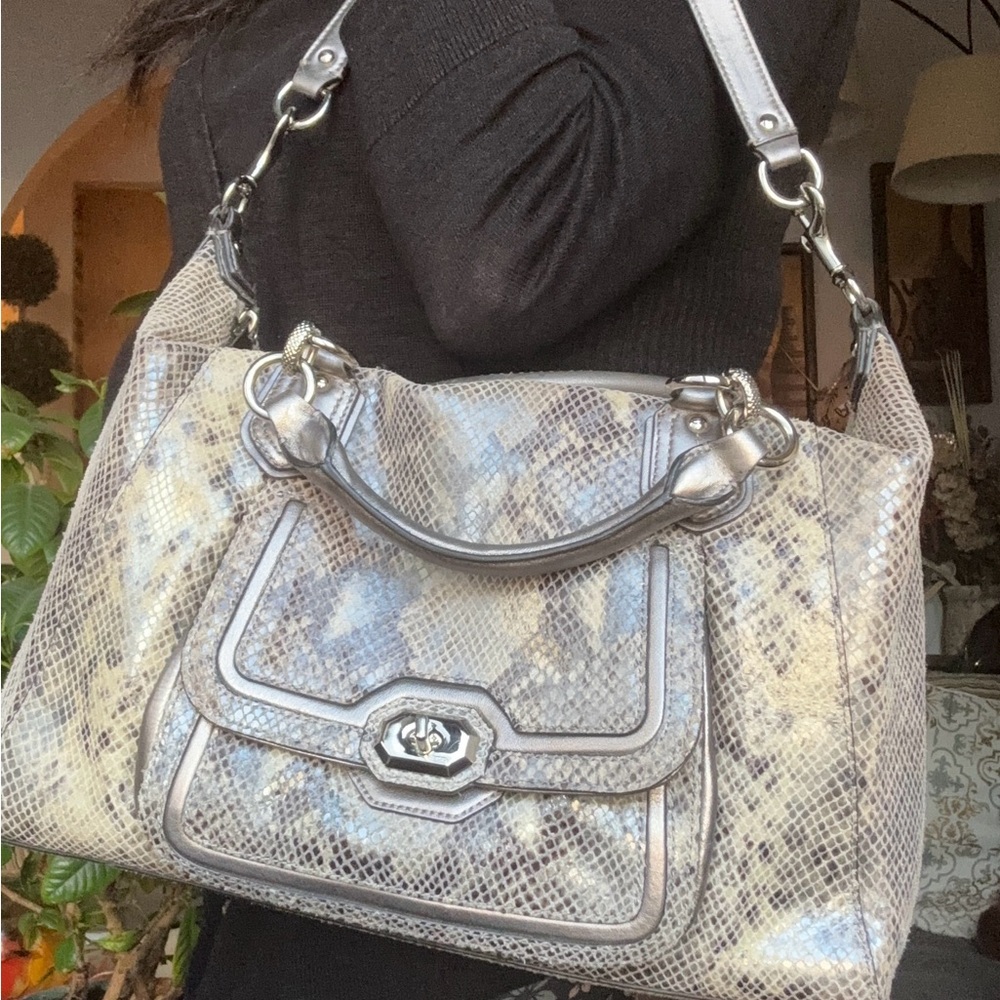 RARE🔥AUTHENTIC COACH 1961 leather Snakeskin metallic leather zip shoulder - Picture 2 of 16